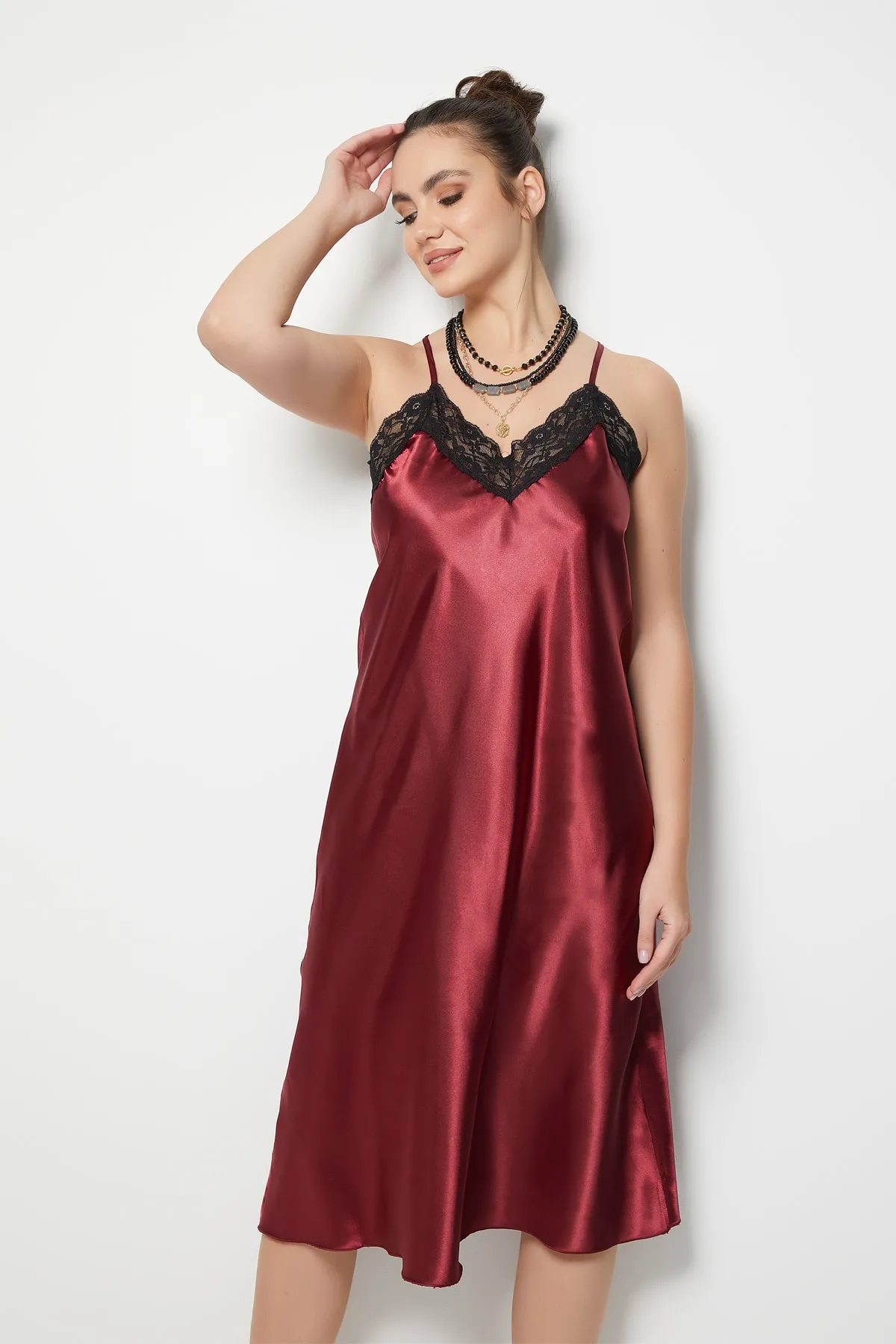 Miorre  Burgunderrotes, rückenfreies Fantasy-Nachthemd-String-Set für Damen