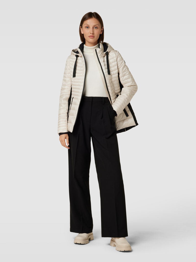 Steppjacke mit Label-Patch in beige
