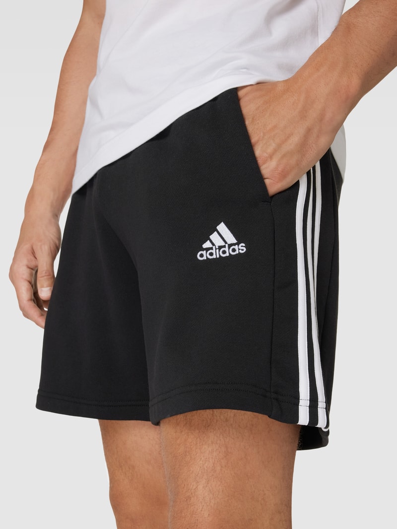 Shorts mit Label-Stitching in schwarz