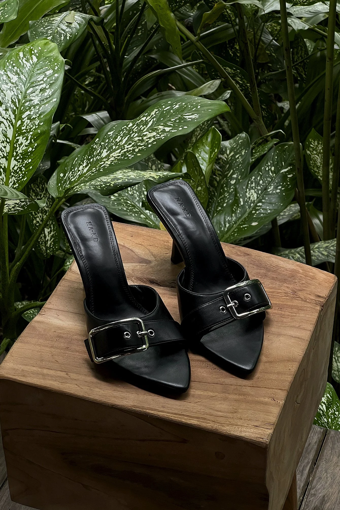Pointy Toe Buckle Detail Heels