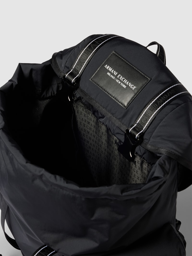 Rucksack mit Label-Patch in schwarz