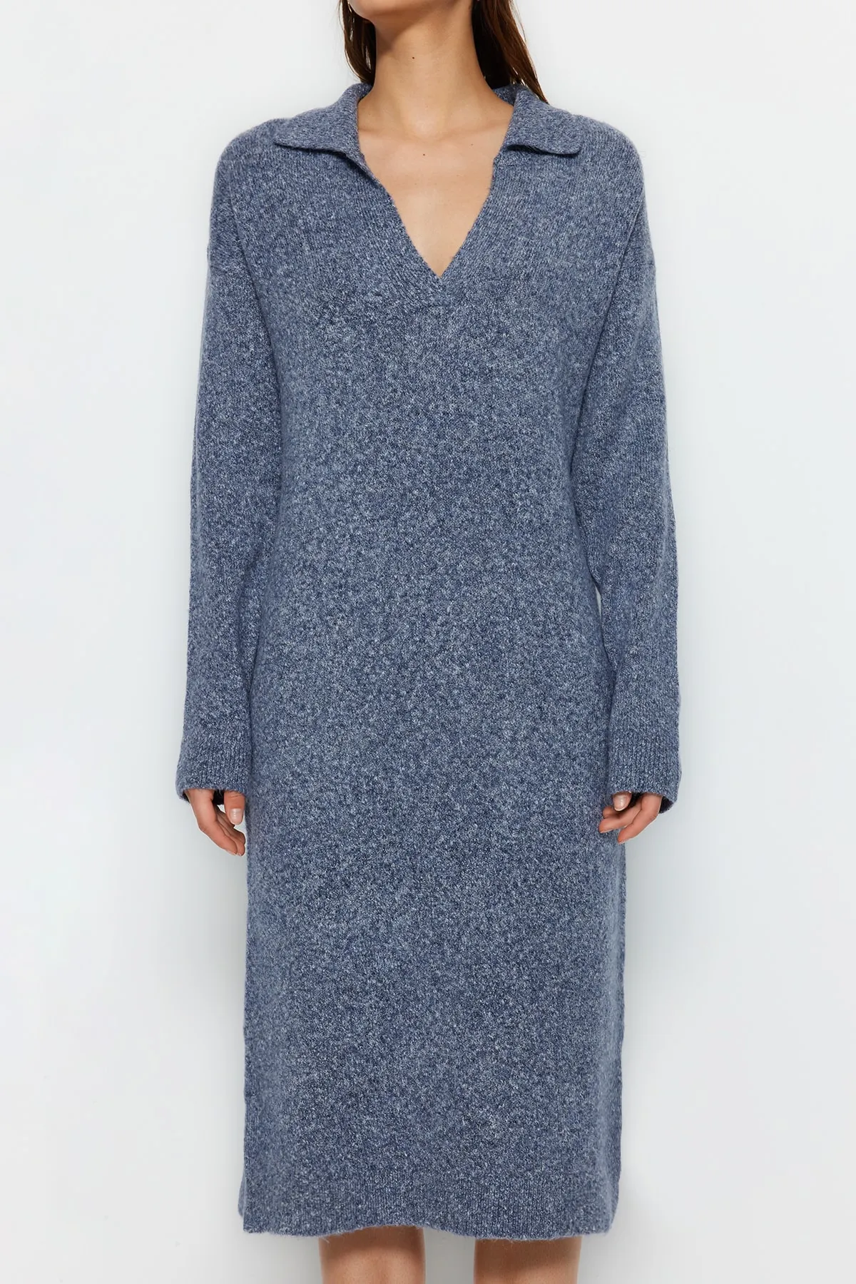 Trendyol Collection  Blaues Midi-Strickkleid aus Wolle mit Rollkragen TWOAW24EL00009