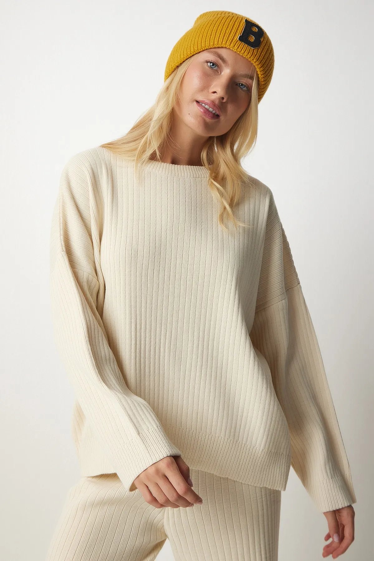 Happiness İstanbul  Cremefarbenes Strick-Sweatshirt-Hosen-Set für Damen MX00112