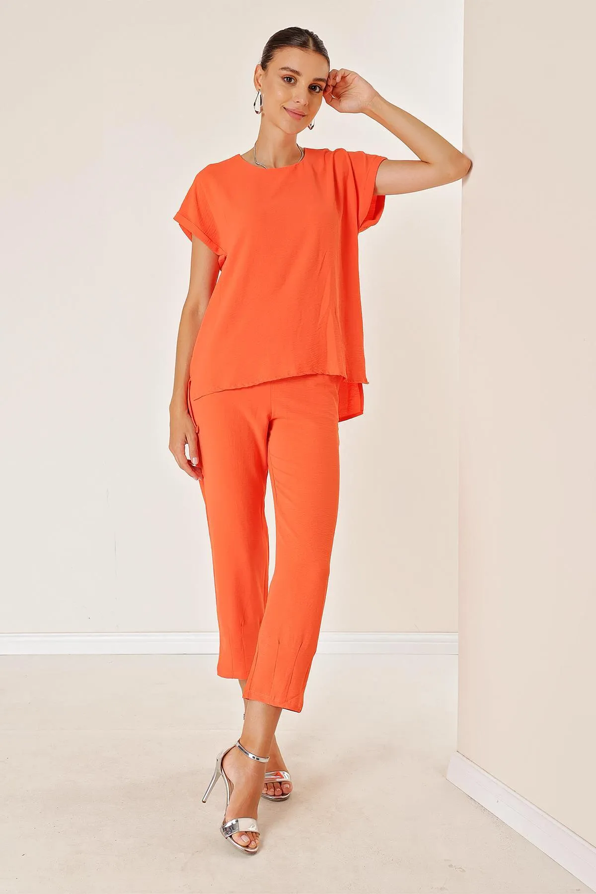 By Saygı  Ayrobin-Beinkragen-Set mit Taschen und Hose