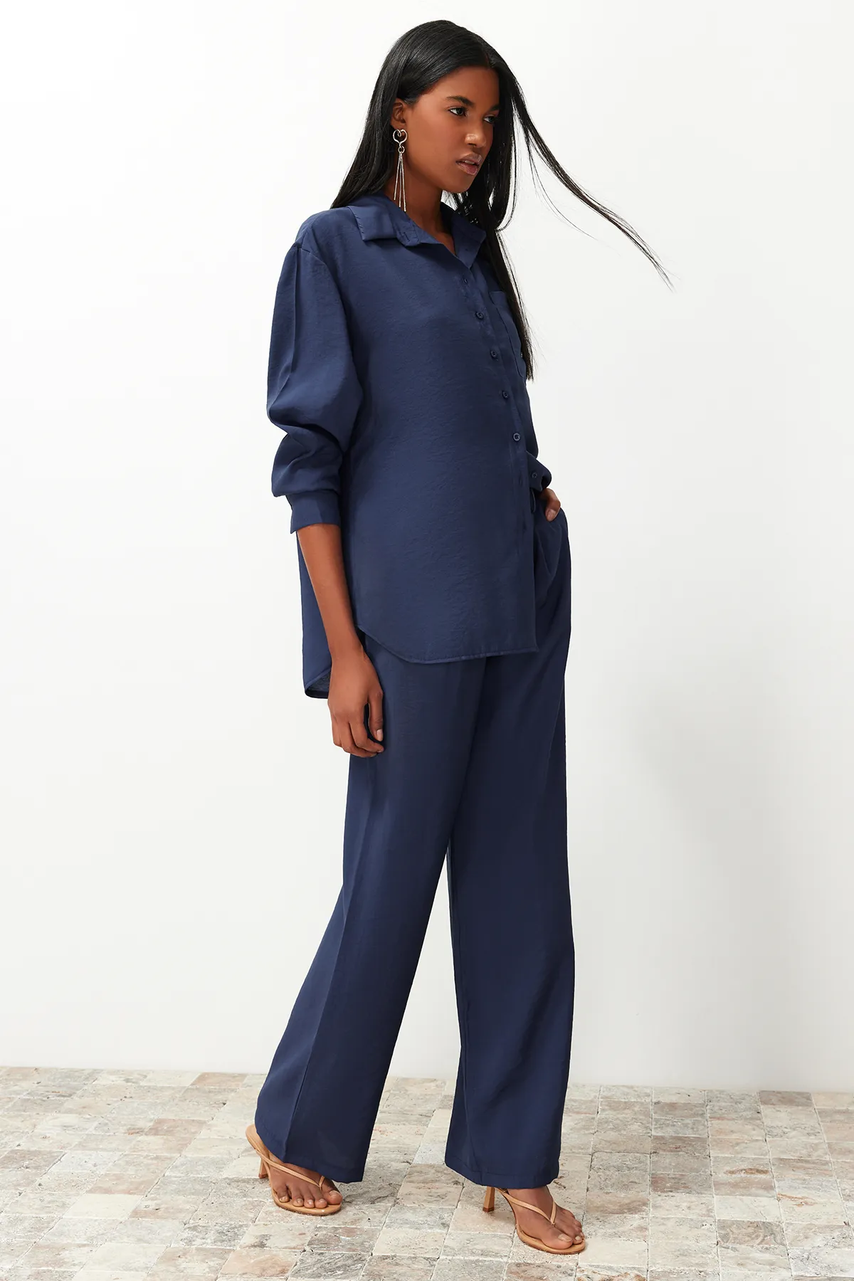 Trendyol Collection  Marineblaues Modal-Mischgewebe-Hemd, gewebtes Bottom-Top-Set TWOSS24AU00018