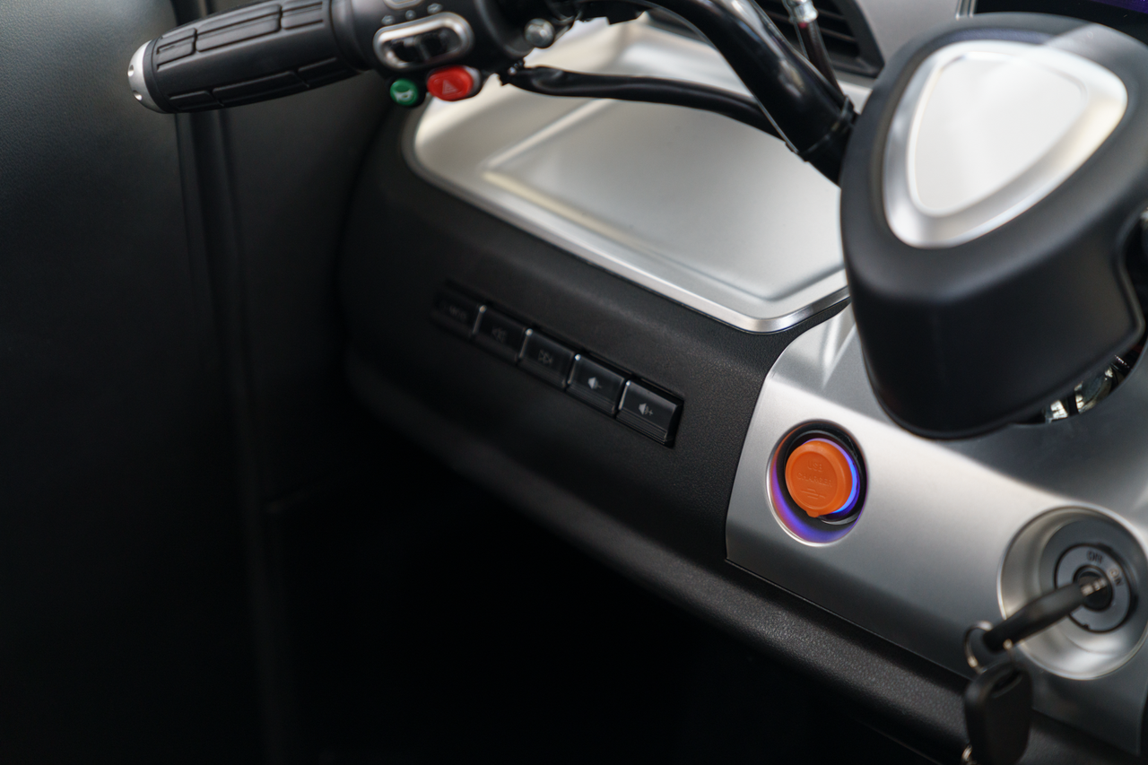Stormborn V8 GT - 25 oder 45 km/h, Lithium-Akku, rotmetallic