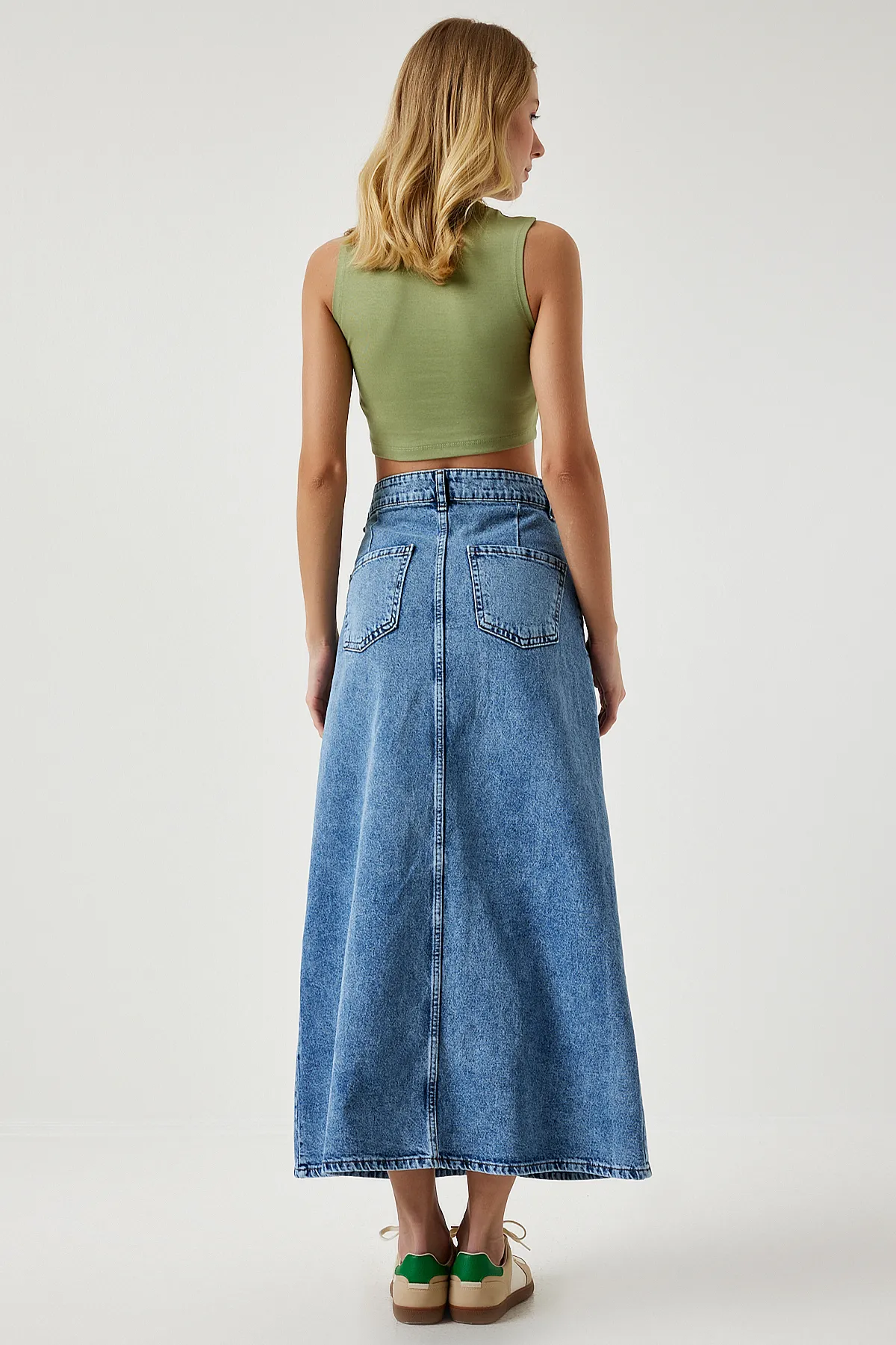Happiness İstanbul  Hellblauer, langer Jeansrock mit Schlitz für Damen RV00163