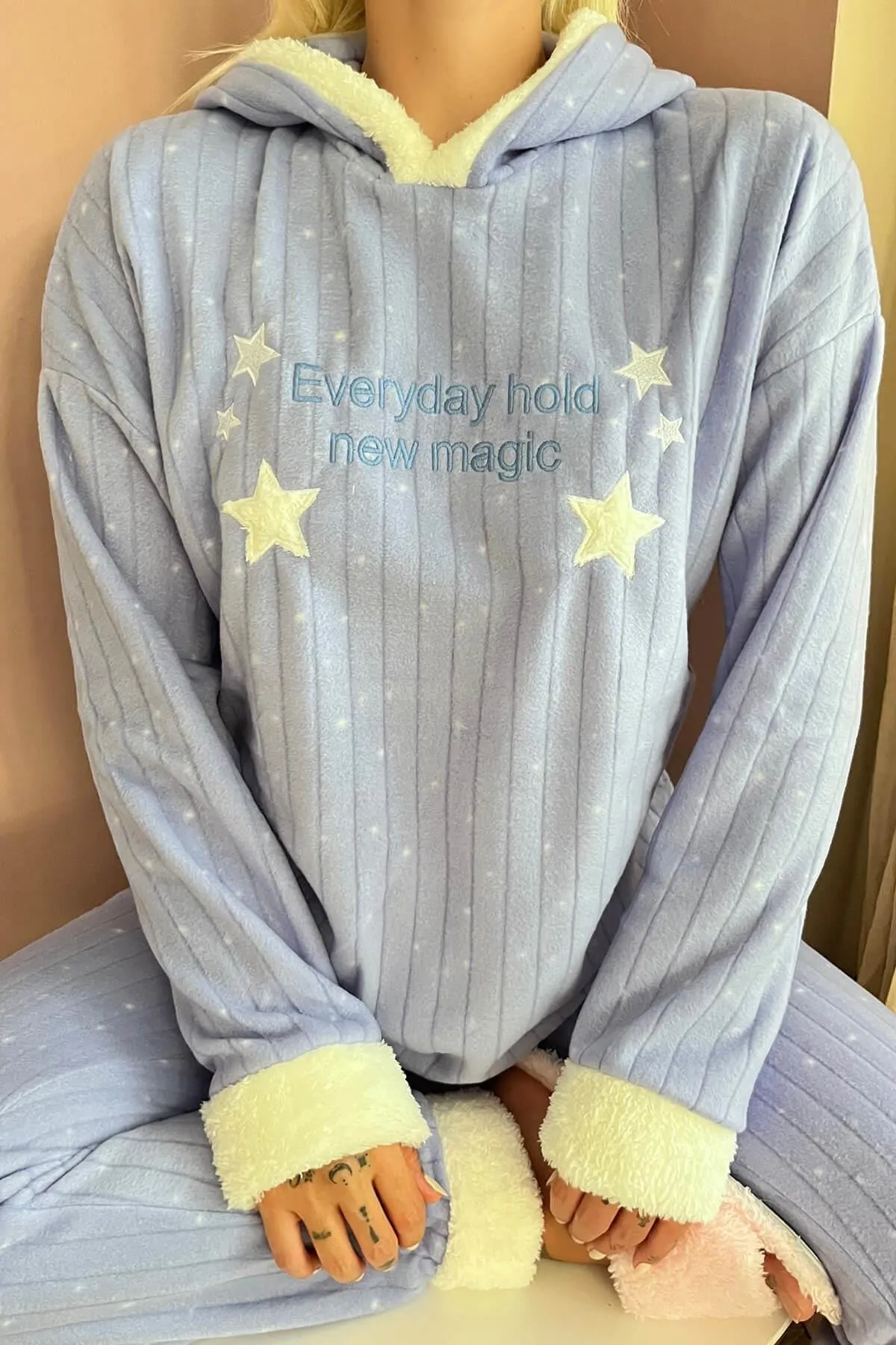 Pijamaevi  Blaues Everyday Magic gemustertes Plüsch-Polar-Pyjama-Set