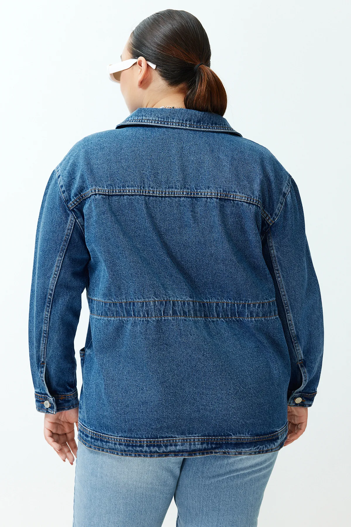 Trendyol Curve  Blaue Oversize-Jeansjacke TBBSS24AG00001