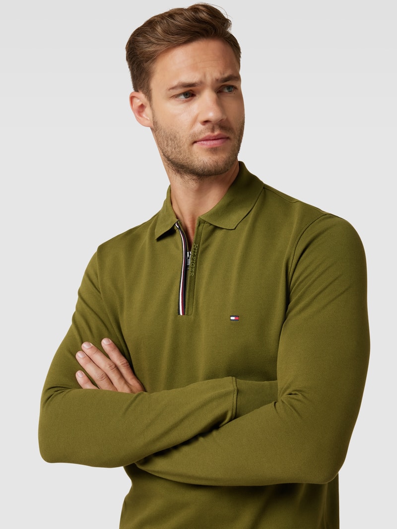 Slim Fit Poloshirt mit Label-Details in olivgrün