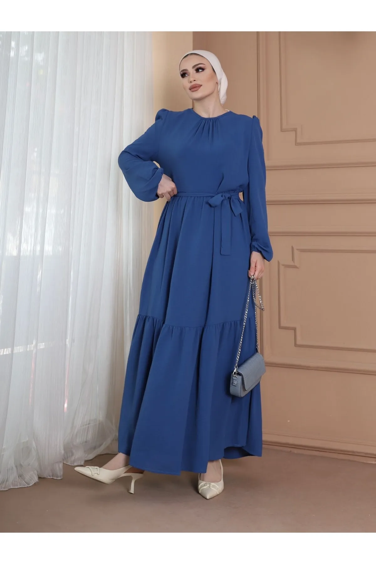 VOLT CLOTHİNG  Ayrobin-Kleid mit Gürtel und Rüschendetail am Kragen