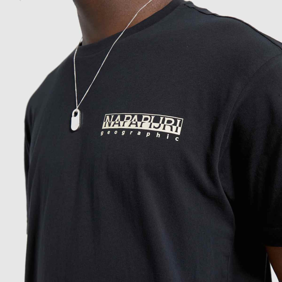 NAPAPIJRI – Svart t-shirt med s-bolivar-motiv