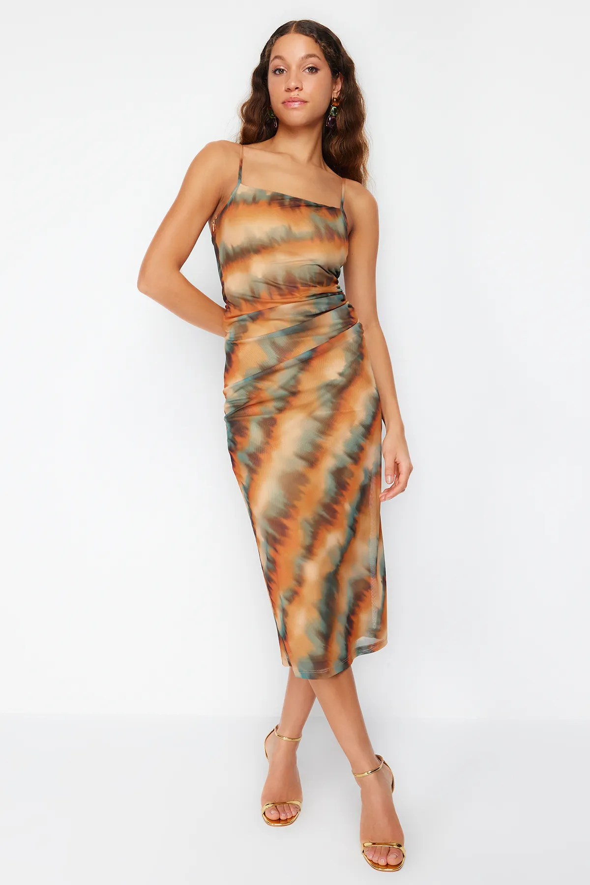 Trendyol Collection  Gefüttertes Tüllkleid mit mehrfarbigem Farbverlaufsmuster TPRSS24EL00011