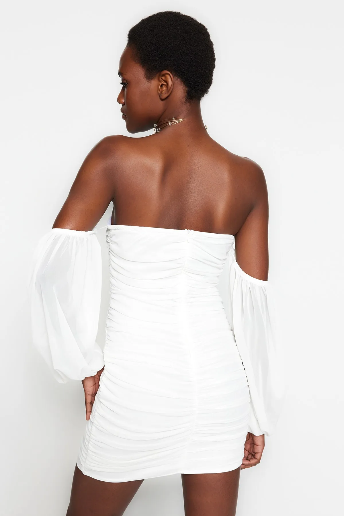 Trendyol Collection  Ecru, figurbetontes, gefüttertes Tüll-Brautabendkleid TPRSS23EL00189