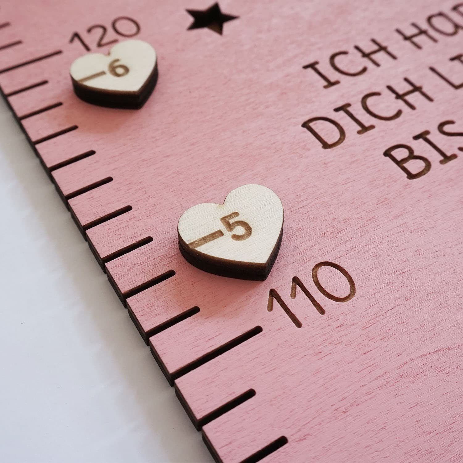 Namofactur Messlatte Kinder Holz Messlatte „Ich hab dich lieb bis zum Mond..” Junge Mädchen, Skala von 80-130 cm, Inkl. Edelstahl Wandhalterung Set