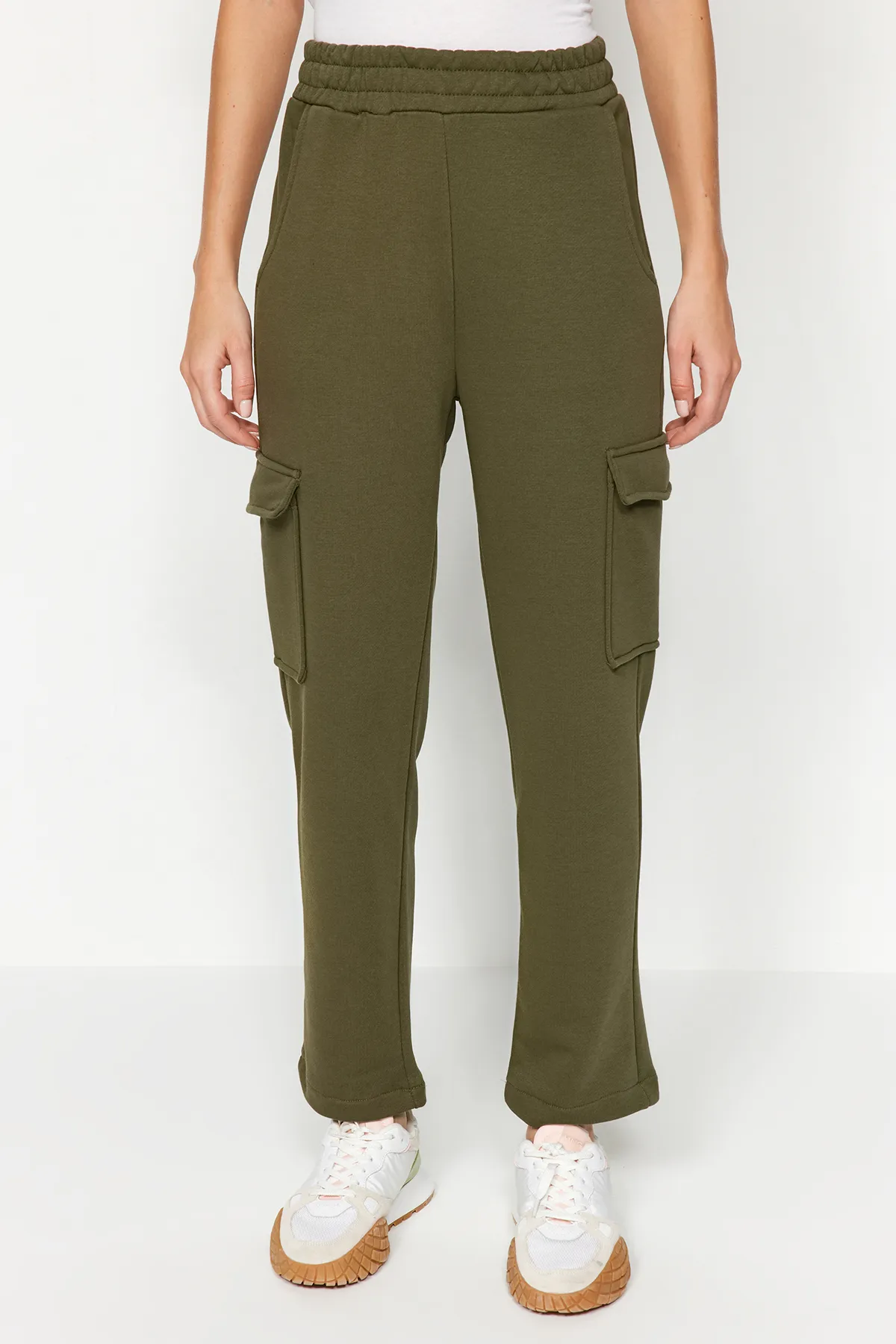 Trendyol Modest  Khakifarbenes Strick-Trainingsanzug-Set mit Reißverschluss und Strickjacke und Taschen TCTAW24EN00004