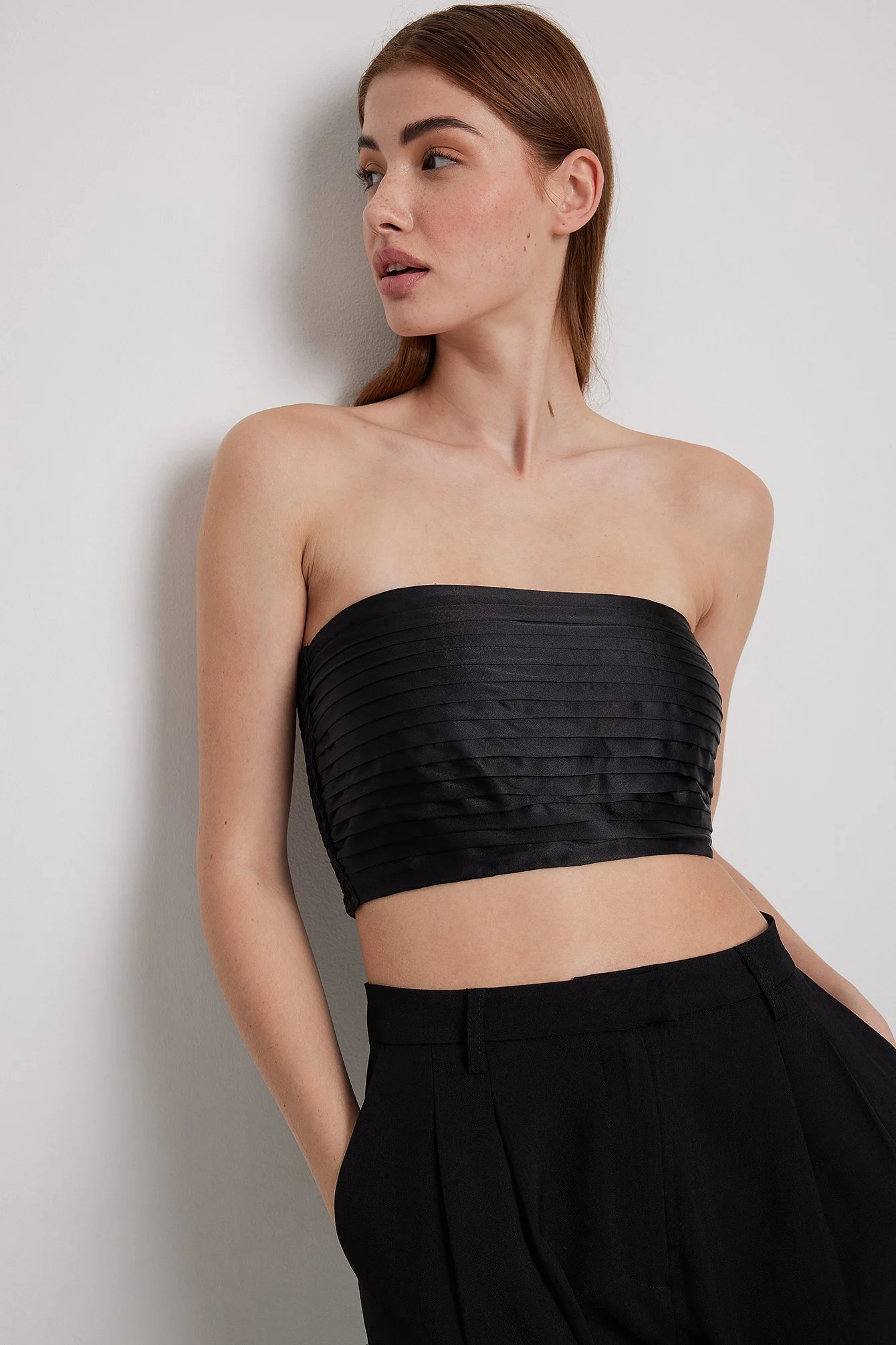 Satin Bandeau-top mit Rüschen vorne