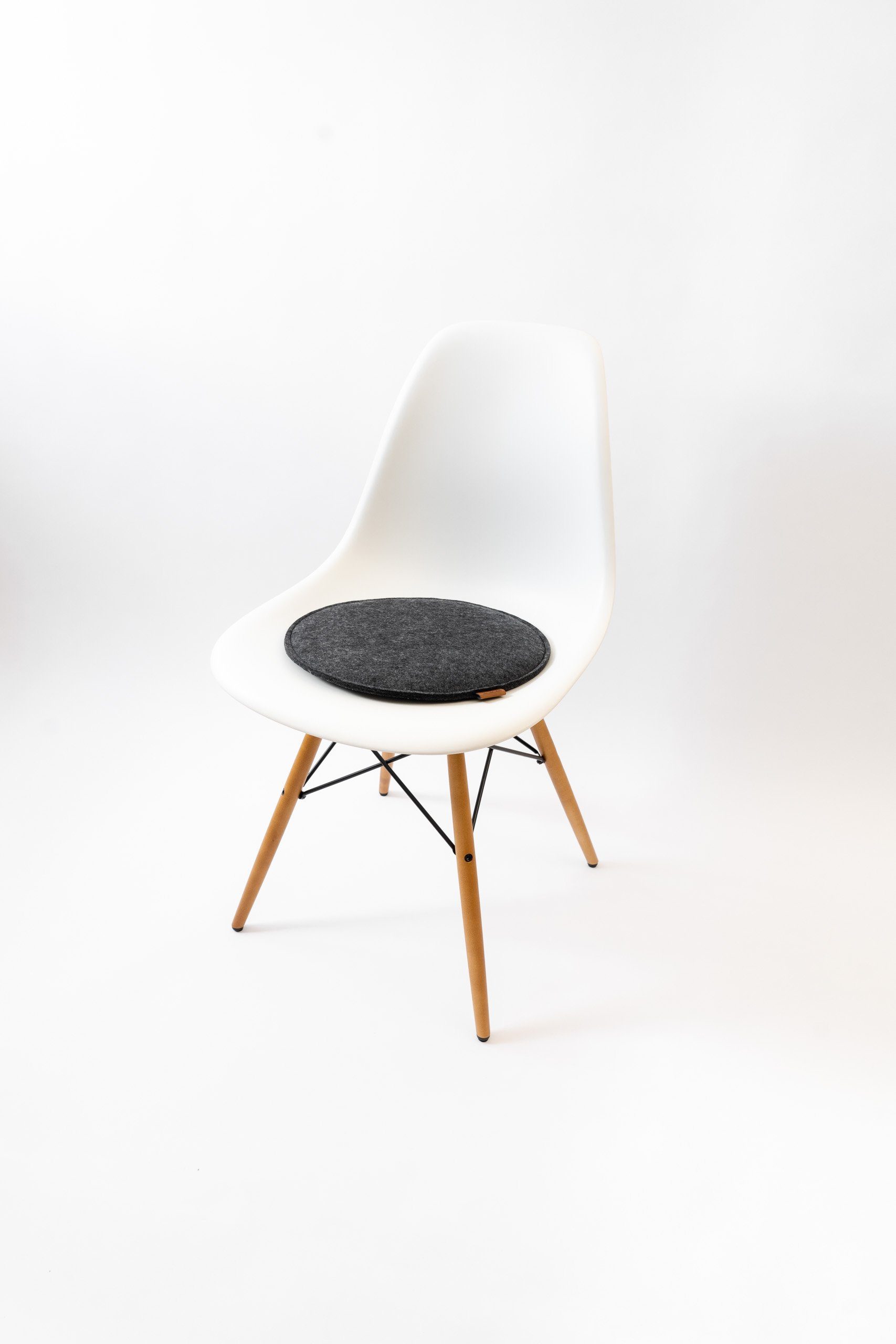 Miqio Sitzkissen 2 er Set Sitzkissen 2 Sitzauflage mit Antirutschnoppen Ø 35 cm, Nachhaltig: Aus recycelten PET Flaschen hergestellt.
