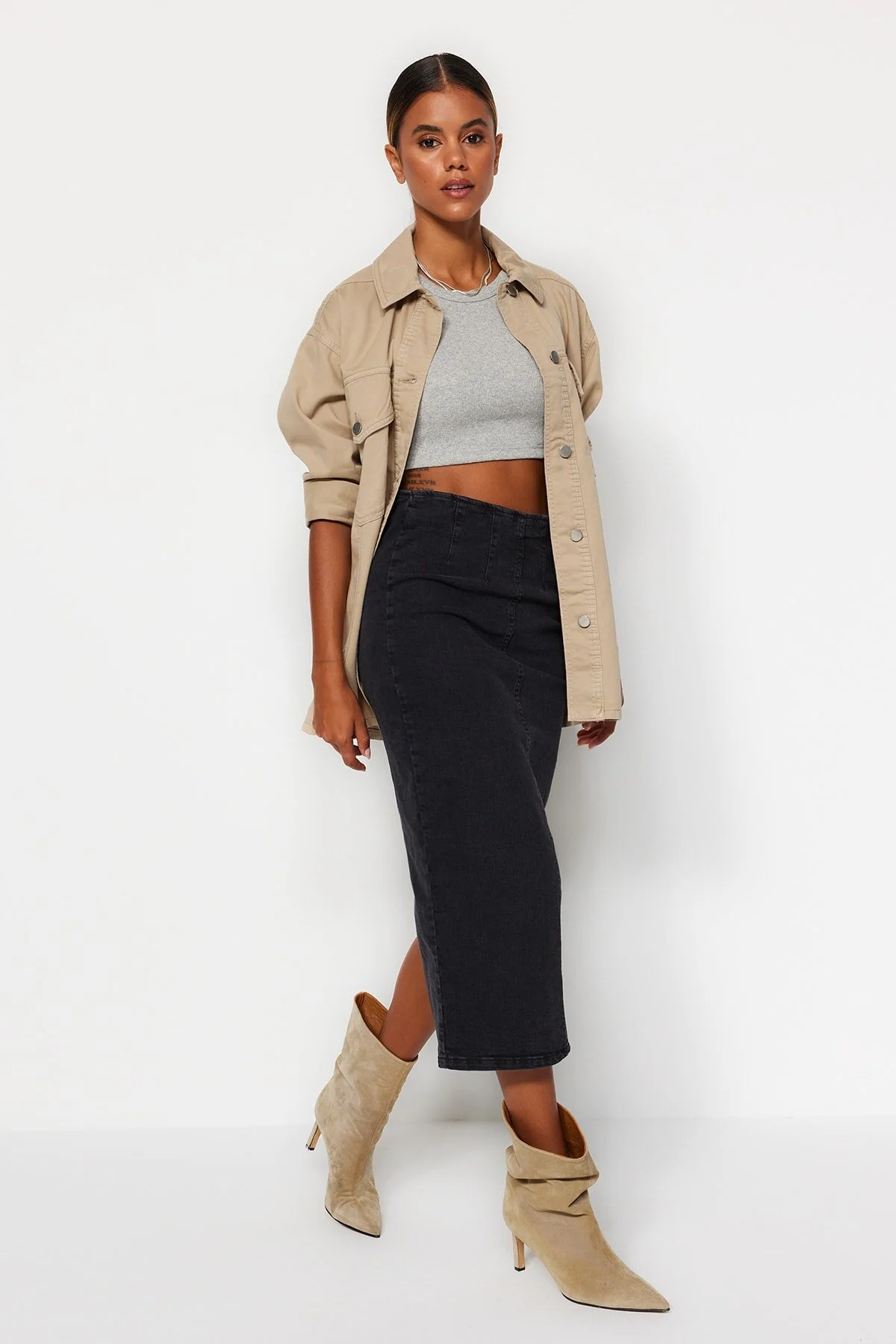 Trendyol Collection  Schwarzer Midi-Jeansrock mit Ziernähten TWOAW24ET00057