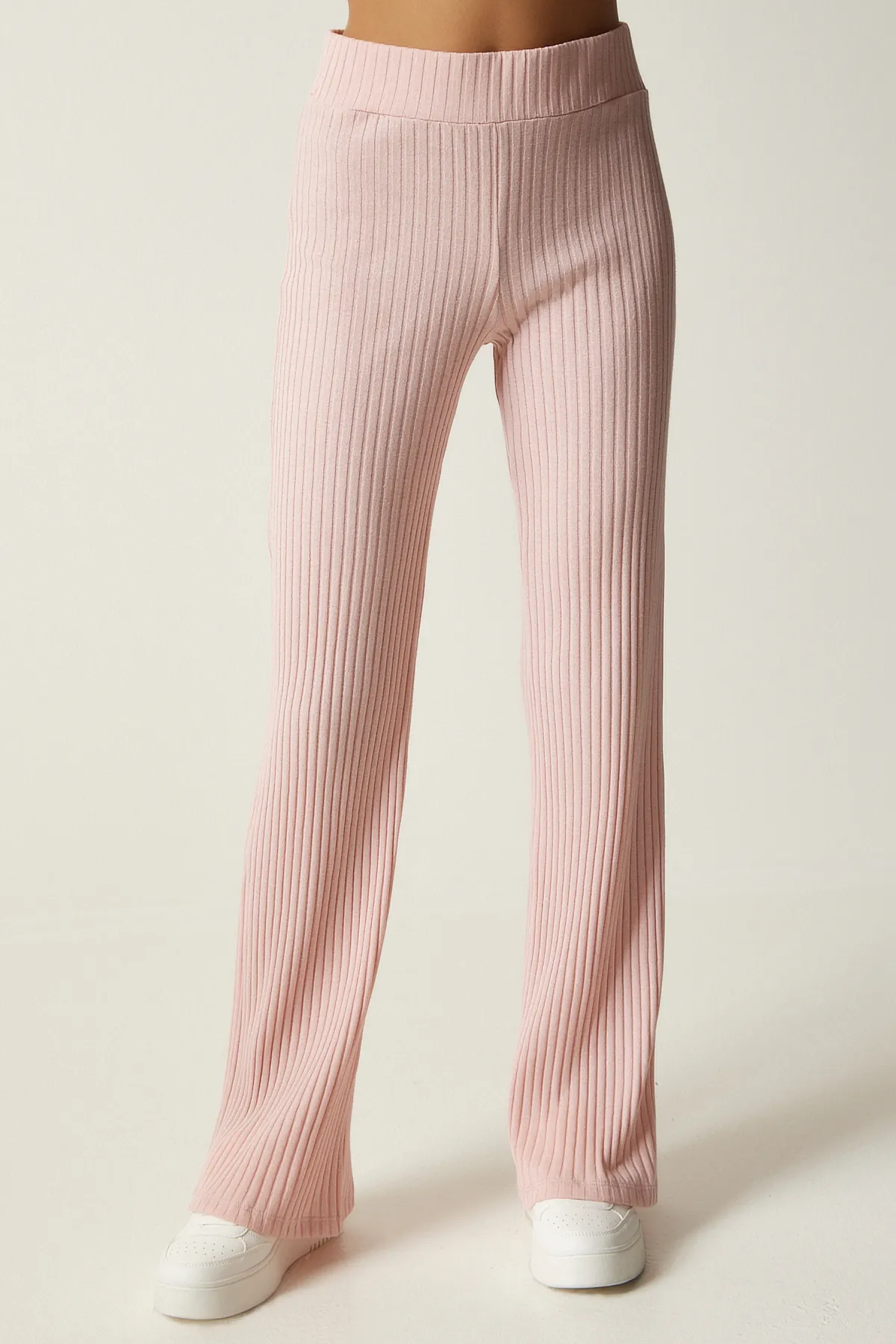 Happiness İstanbul  Damen-Set aus schnurgebundener Strickbluse und Hose in Puderfarbe OW00008
