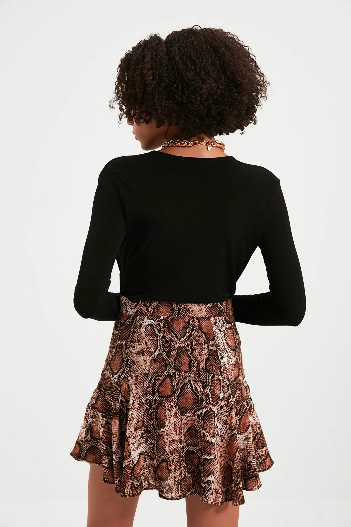 Trendyol Collection  Schwarzer, schmaler Stretch-Strickbody mit zweireihigem Kragen und Druckknopfverschluss TWOAW20BD0035