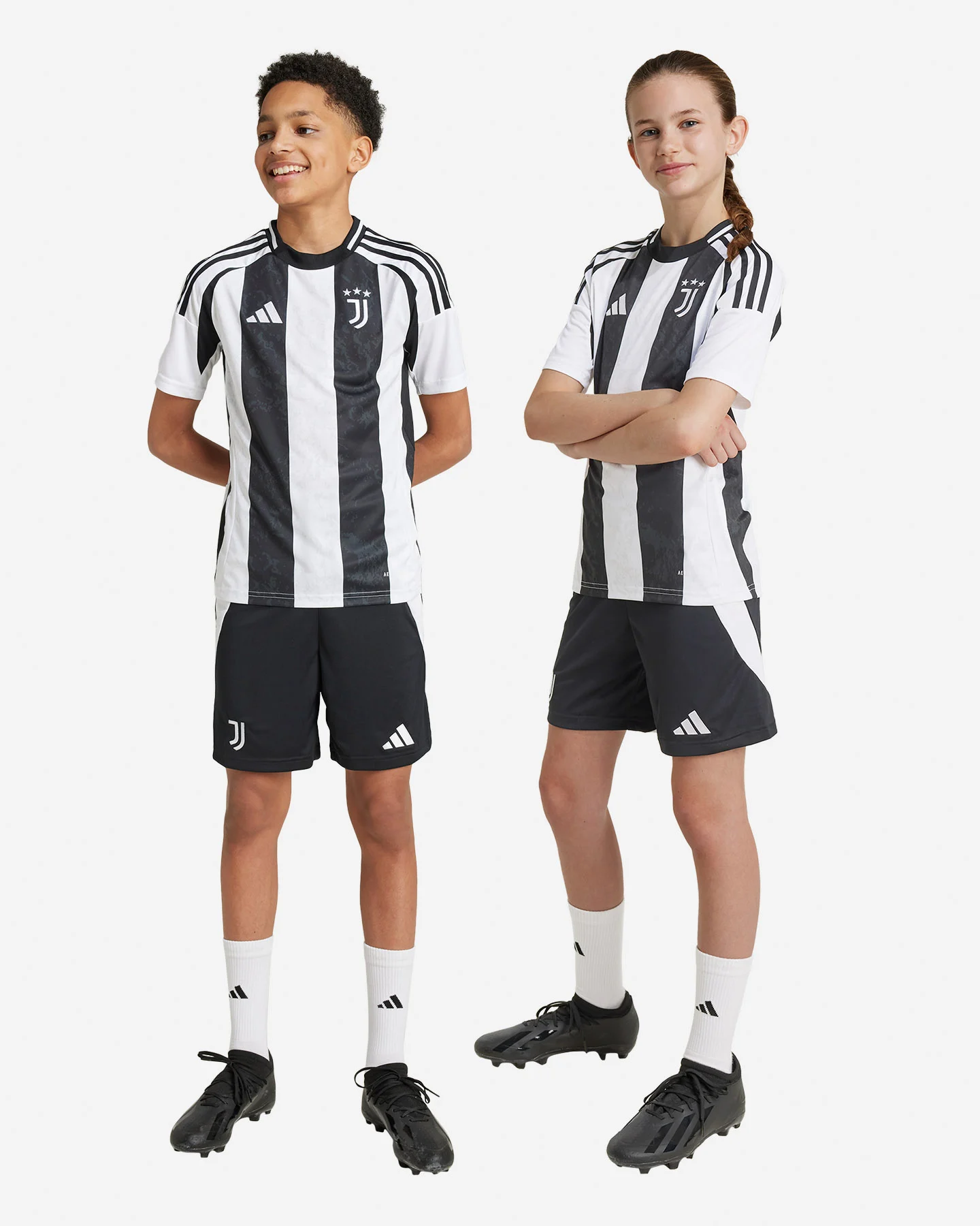 Futbalové šortky Adidas Juventus Home 24-25 Jr IT3553