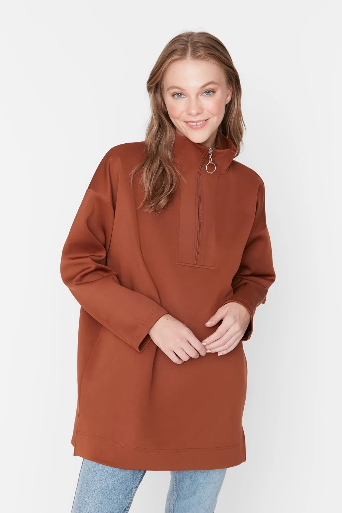 Trendyol Modest  Braunes Sweatshirt mit Reißverschluss und detailliertem Tauch-/Scuba-Strickpullover TCTAW23TW00198