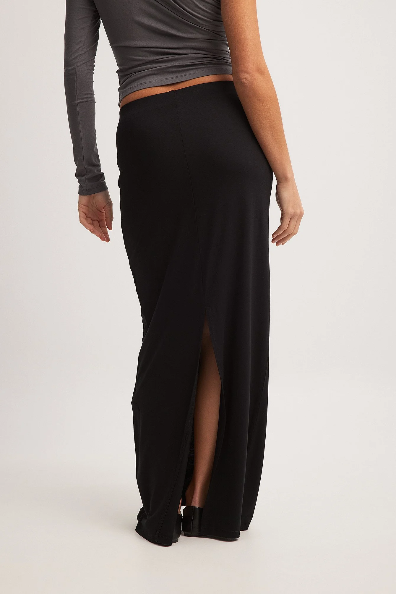 Soft Line Fitted Maxi Skirt