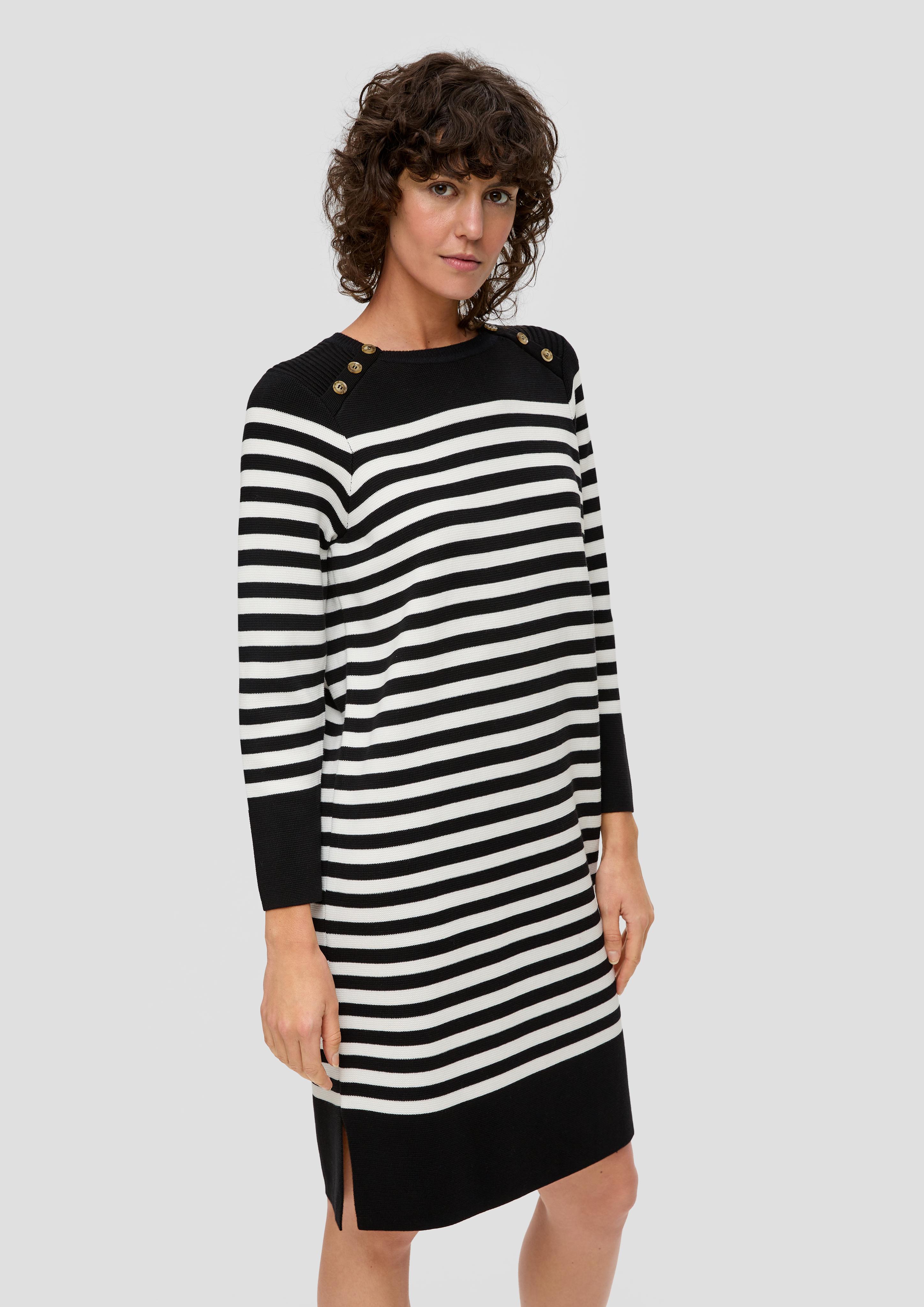 Gestreiftes Strickkleid mit Schulterknöpfen  2139921-99G5