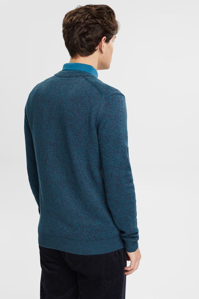 Zweifarbiger Strickpullover mit V-Ausschnitt