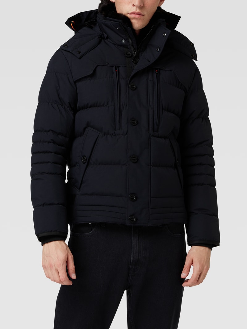 Steppjacke mit Label-Patch in marineblau