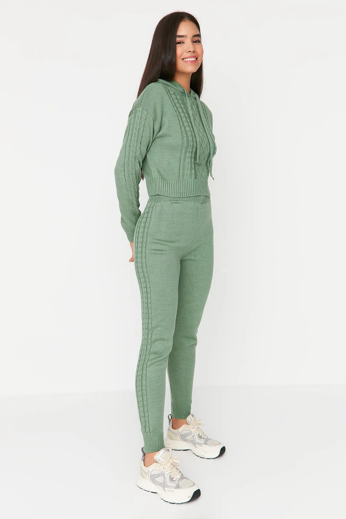 Trendyol Collection  Needle Green Strick-Set mit gestreifter Strickhose und Oberteil THMAW23AU00014