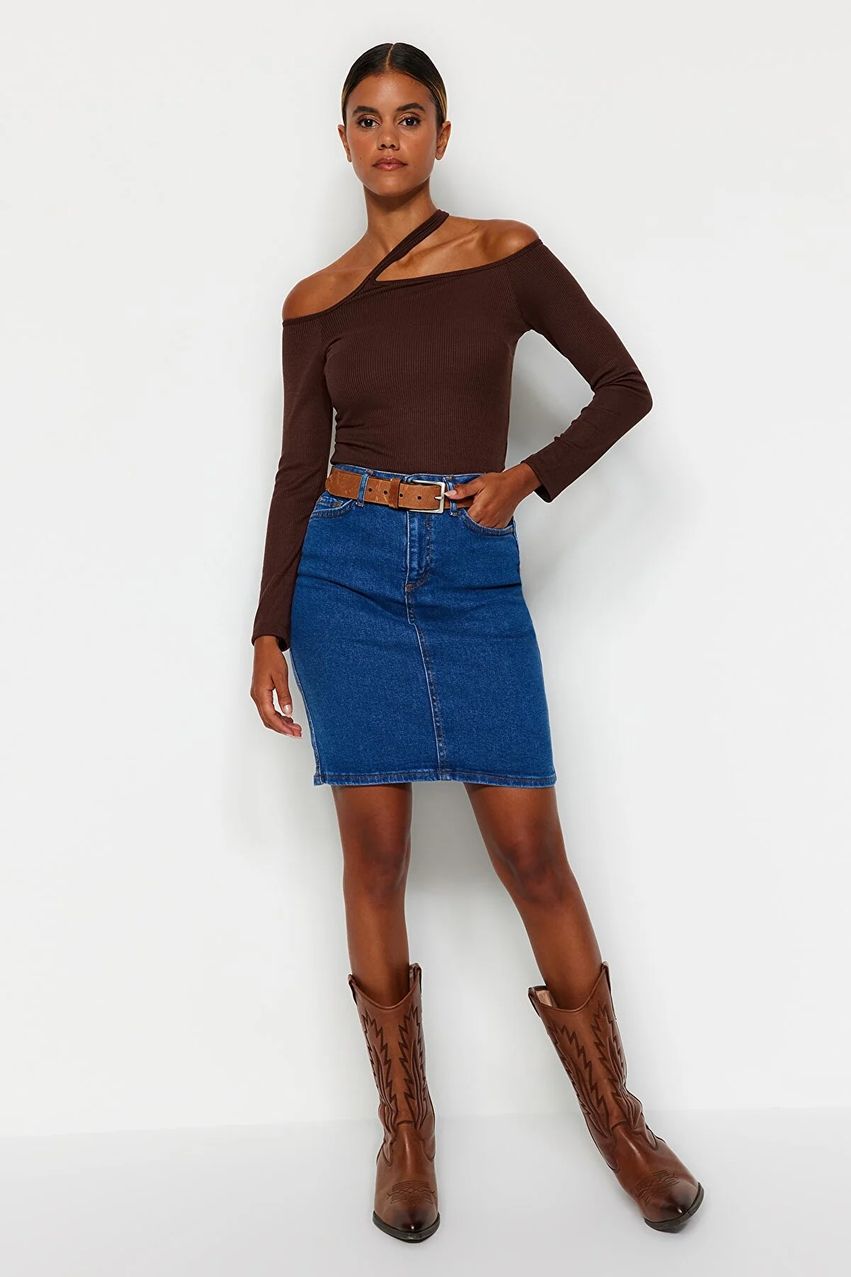 Trendyol Collection  Blauer Basic-Mini-Jeansrock mit hoher Taille TWOSS20ET0241