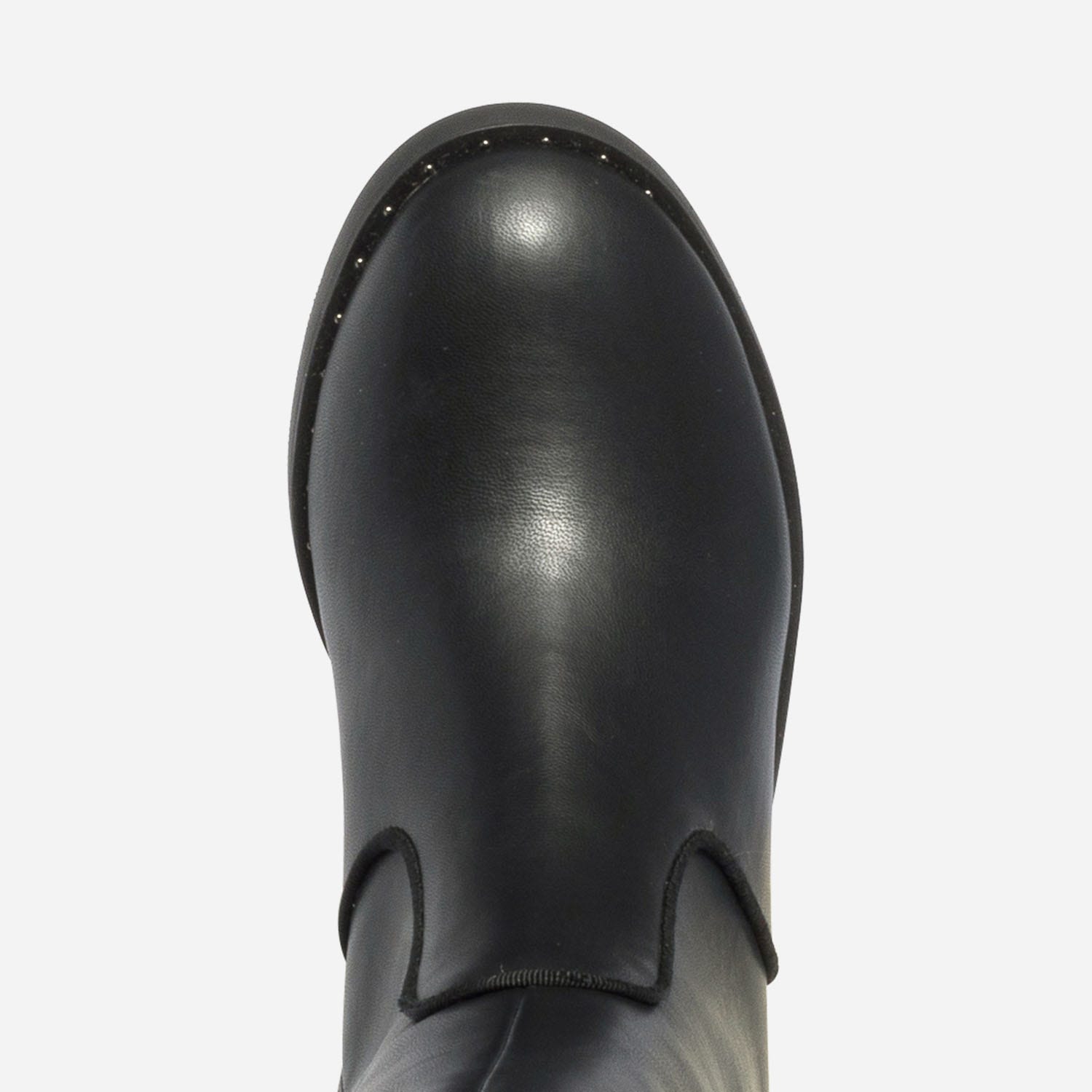 Botte noire à clous