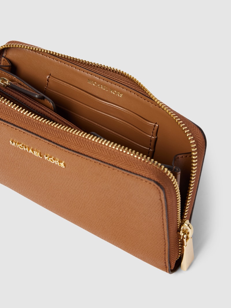 Portemonnaie mit Label-Applikation Modell 'JET SET' in cognac