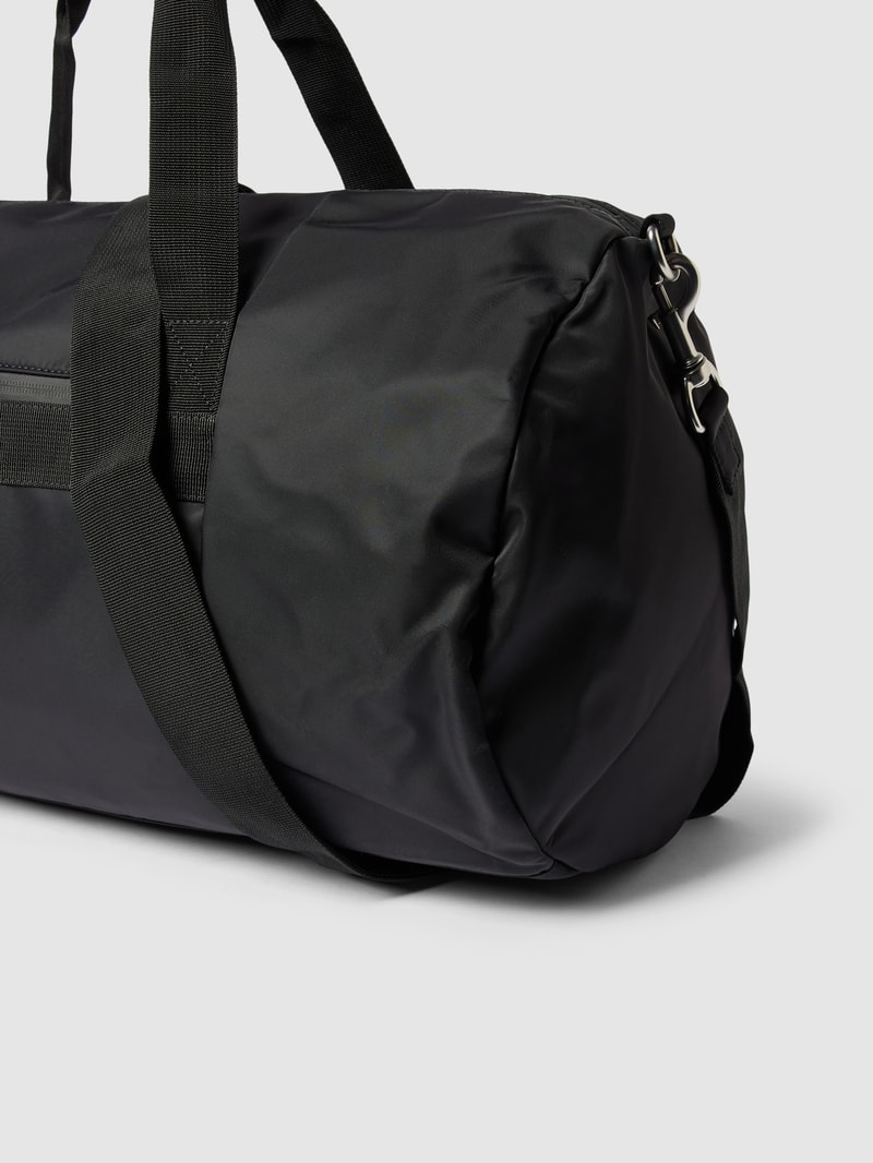 Sporttasche mit Label-Applikation in schwarz