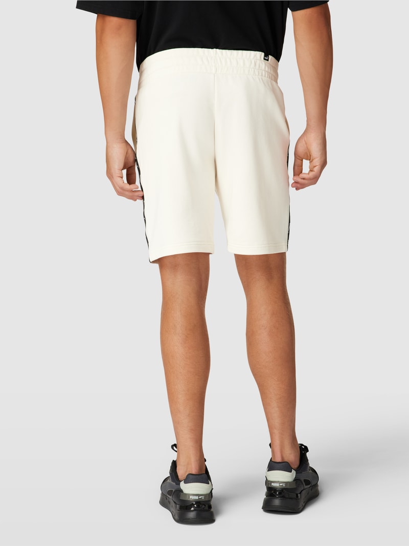 Shorts mit Label-Details in sand