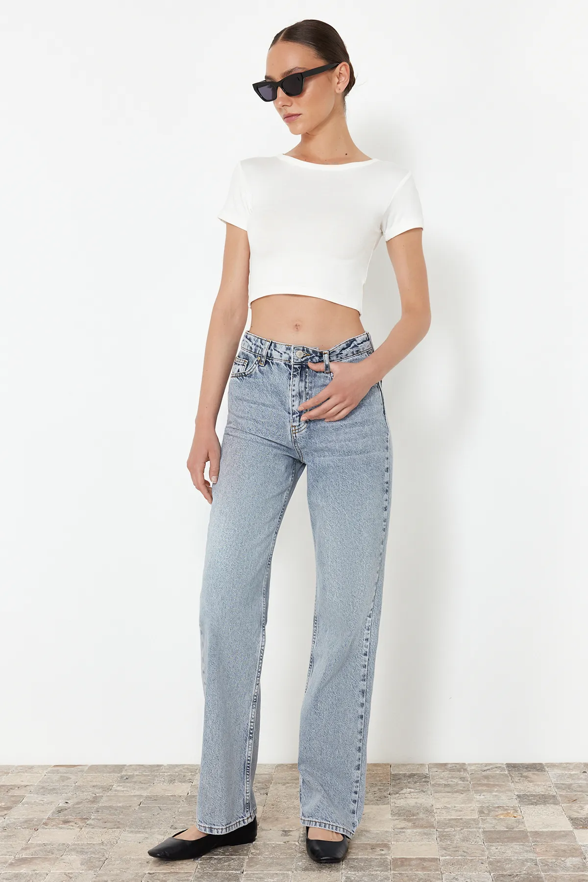 Trendyol Collection  Blaue Jeans mit hoher Taille und weitem Bein TWOAW22JE0249