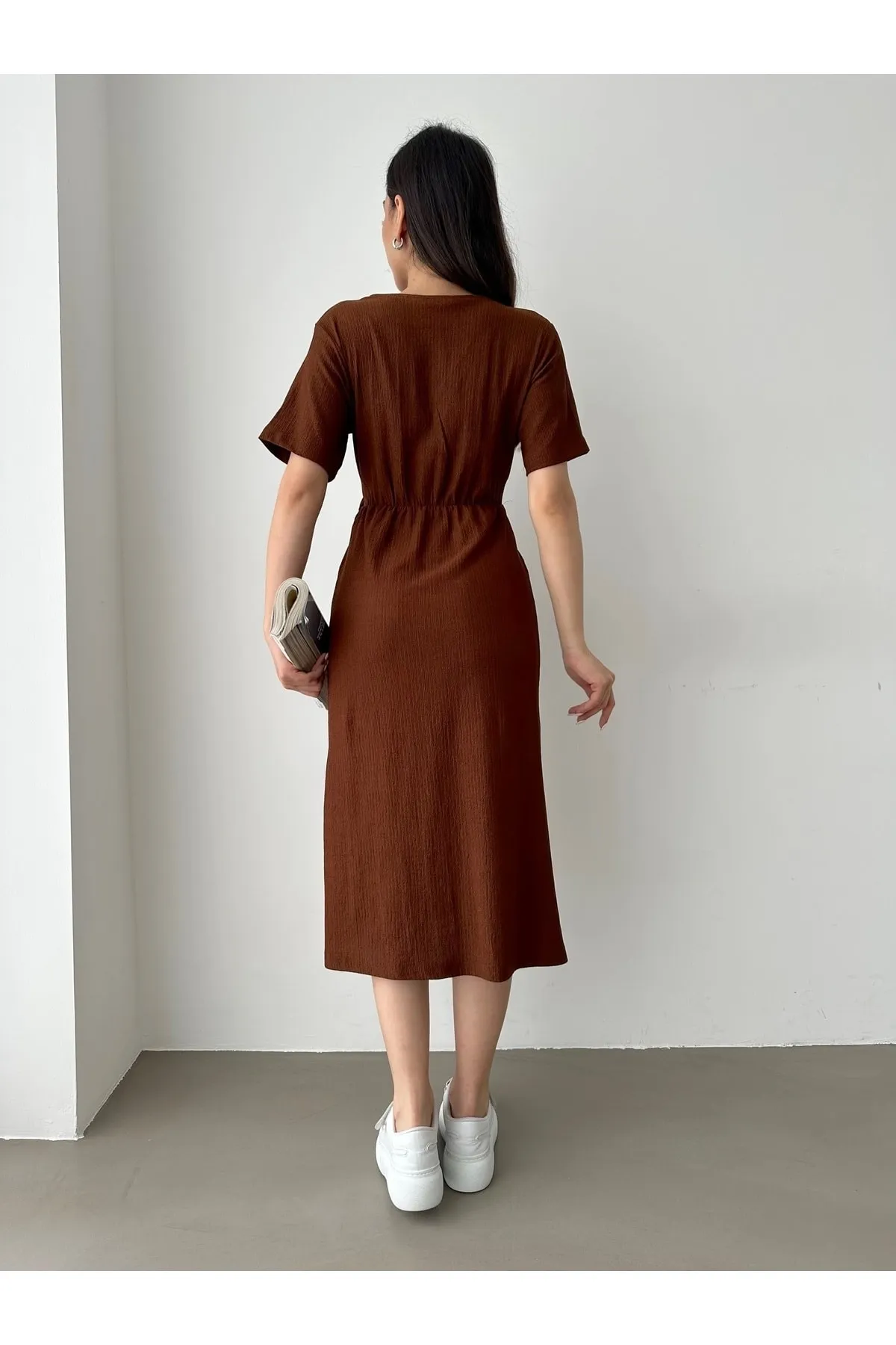 BEJNA  Braunes Damenkleid - vorne geknöpft