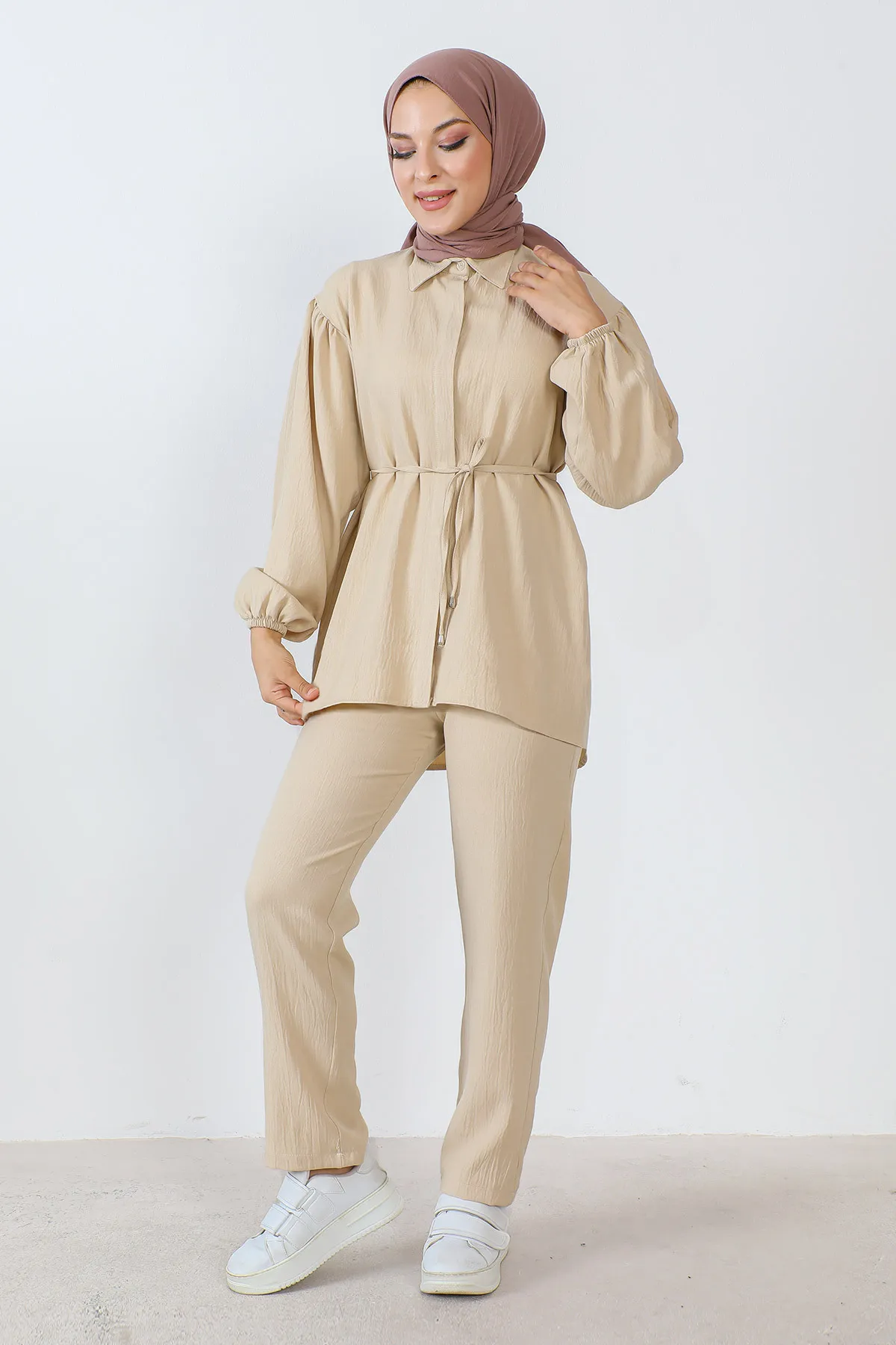 Tesettür Dünyası  Taillenseil-detaillierter Doppelanzug TSD230922 Beige