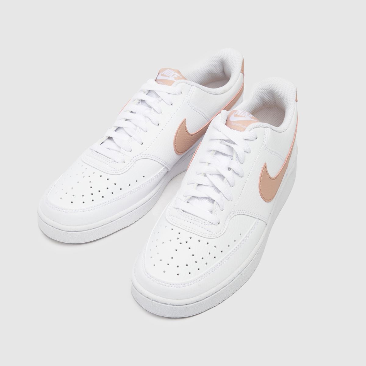 Nike Court Vision Next Nature – Vita och rosa träningsskor