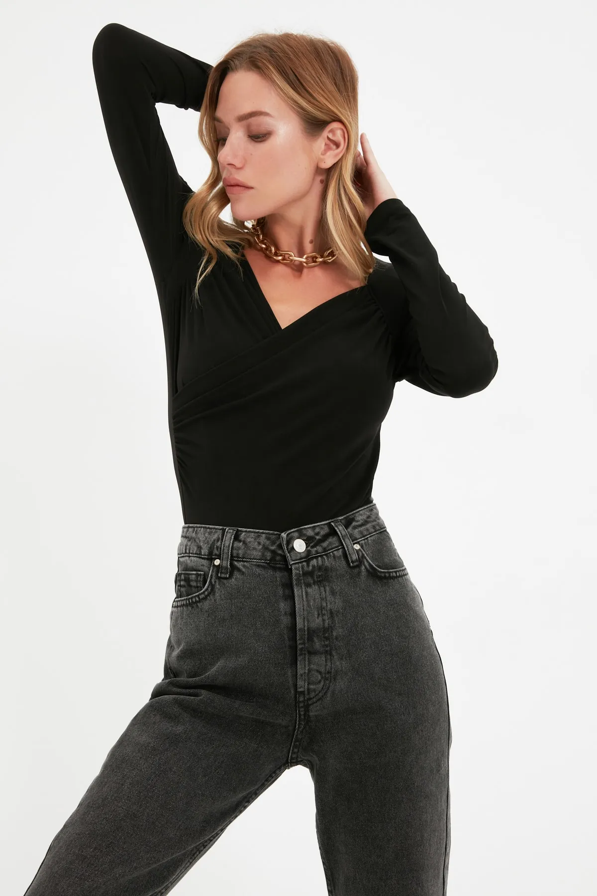 Trendyol Collection  Schwarzer, gepolsterter, drapierter, taillierter/flexibler Strickbody zum Aufstecken TWOAW22BD0156