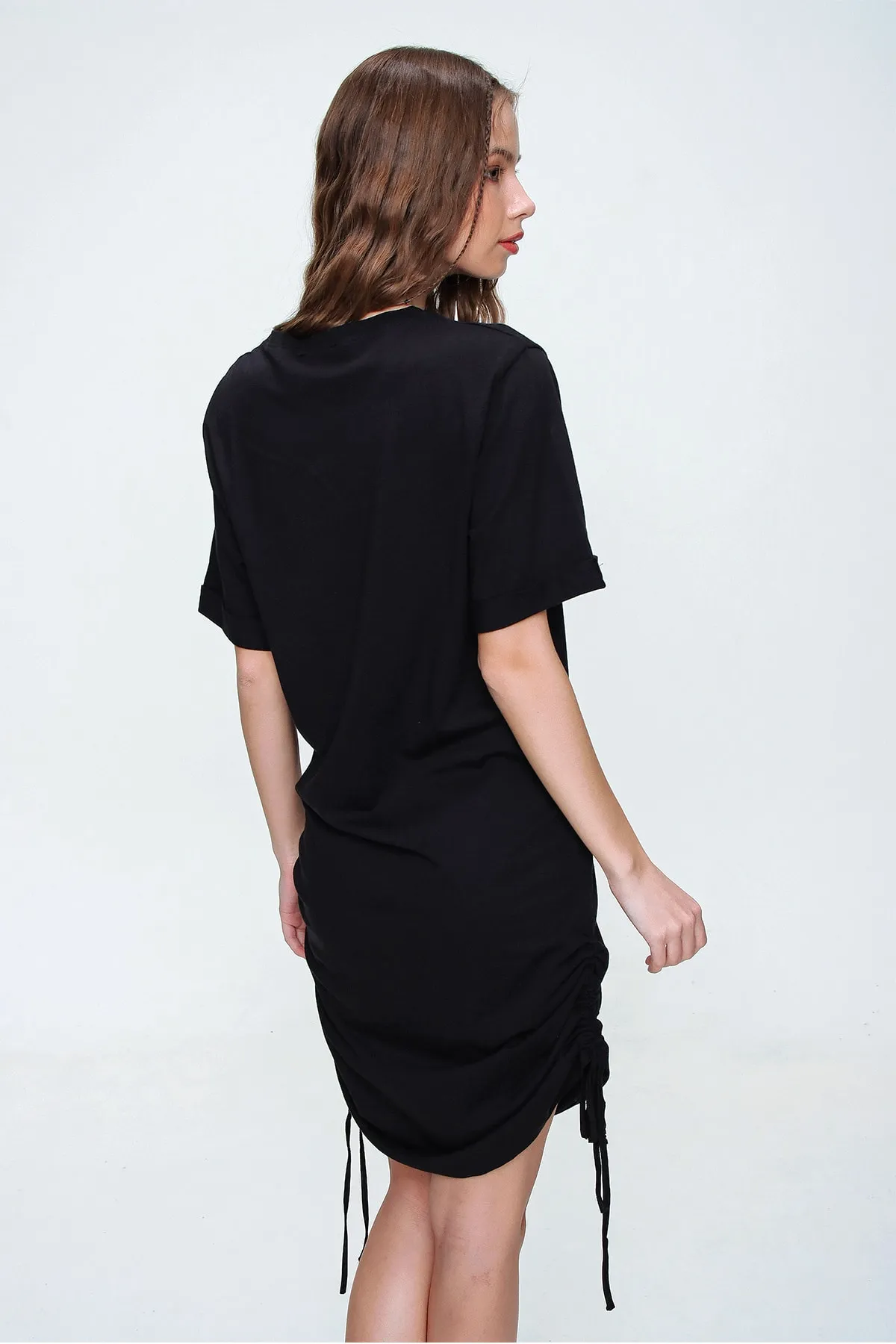 Trend Alaçatı Stili  Schwarzes gerafftes Midikleid mit Rundhalsausschnitt für Damen ALC-X5953
