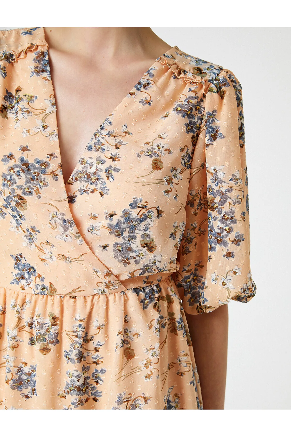 Koton  Geblümtes Rüschenkleid mit Ballonärmeln