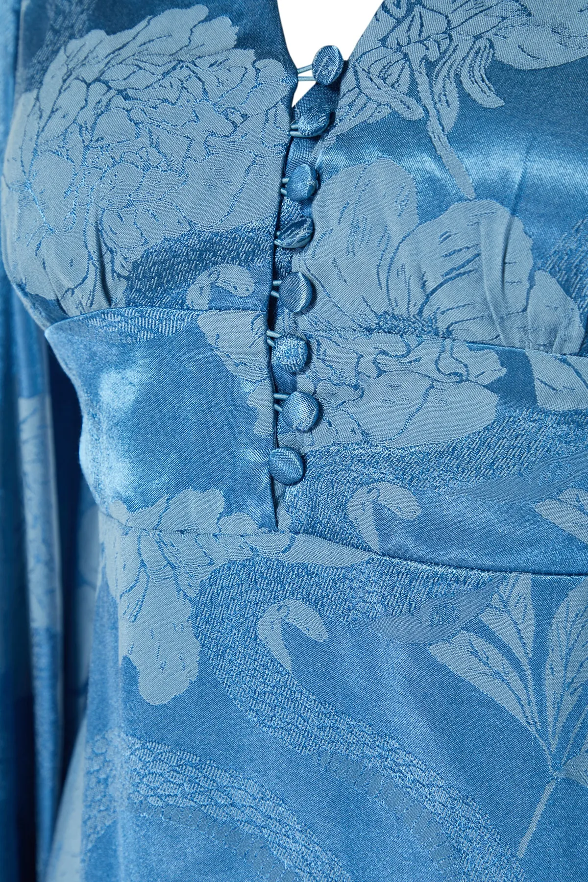 Trendyol Collection  Elegantes Abendkleid mit blauen Knöpfen und Details TPRSS20EL1519