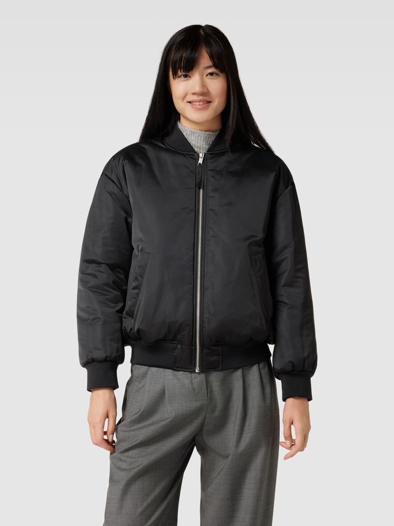 Bomberjacke in Satin-Optik in schwarz