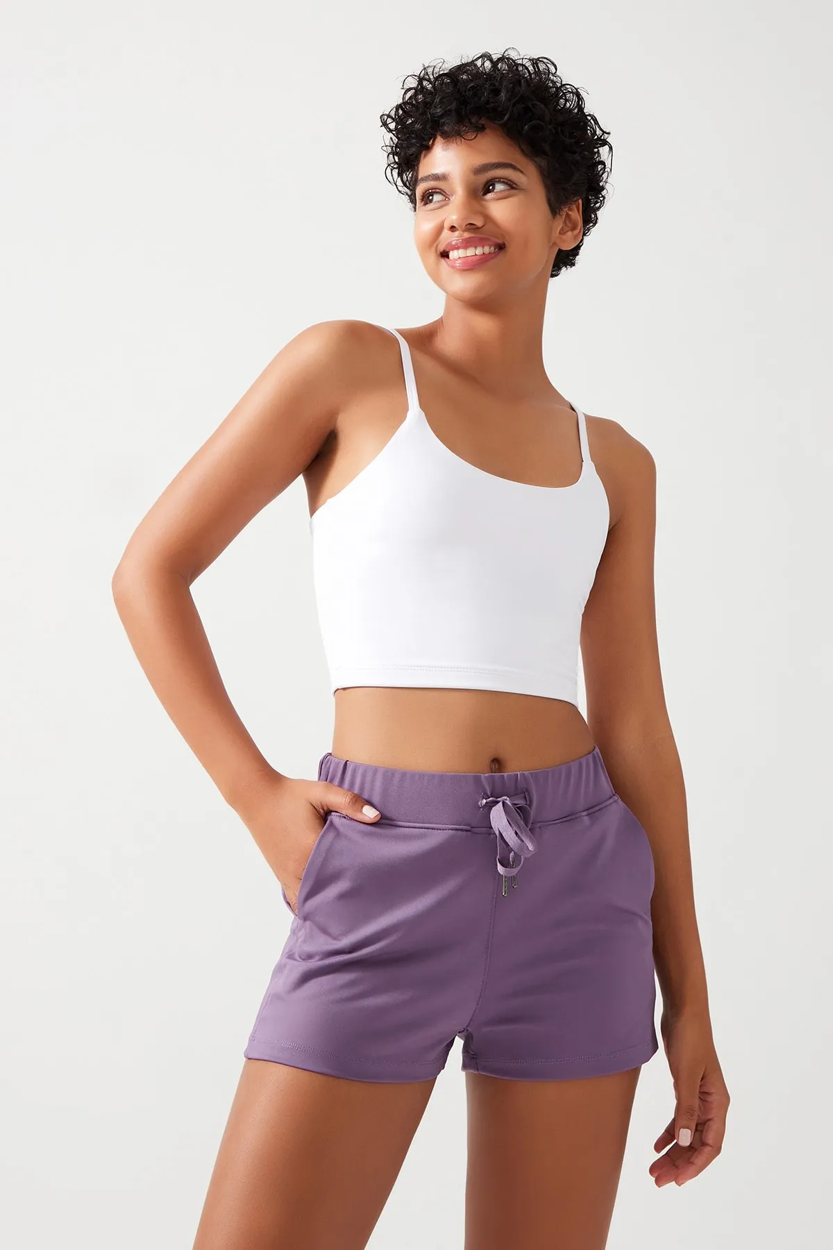 LOS OJOS  Damen-Sportshorts mit Taschen, elastischem Bund und Basic-Passform in Flieder