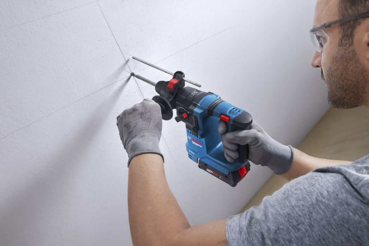 Bosch Blue 0611927003 GBH 18V-18 Akku-Schlagbohrschrauber (ohne Akkus und Ladegerät) in L-BOXX