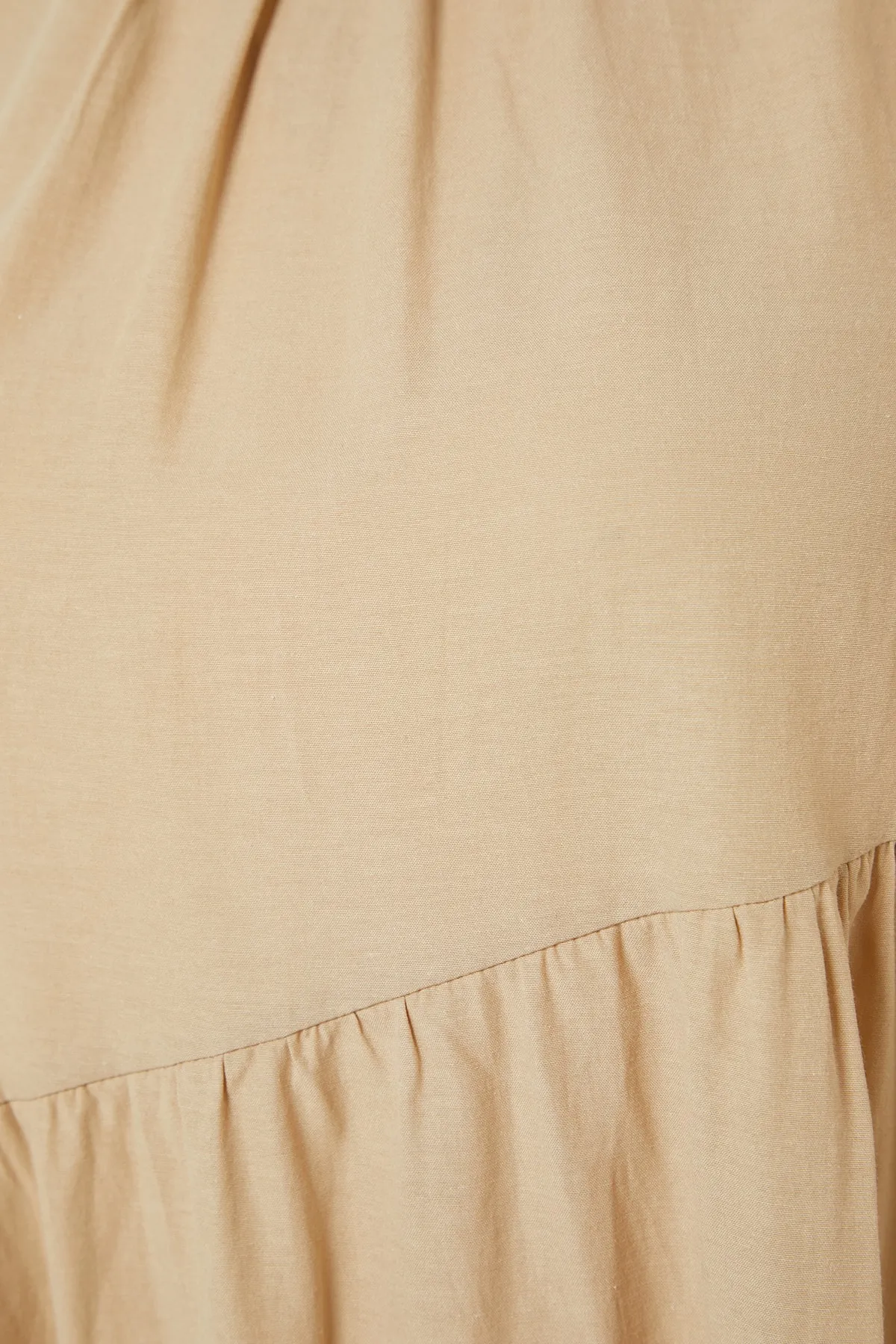 Trendyol Modest  Nerzfarbenes, detailliertes, weit geschnittenes Baumwollkleid mit Raffungen TCTSS21EL3470