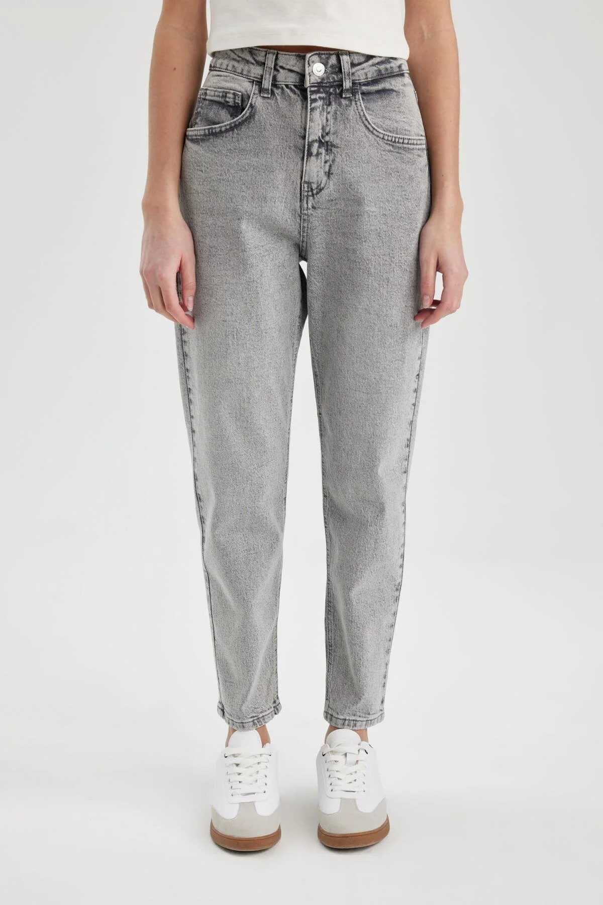 DeFacto  Lina Comfort Mom Fit Hohe, bequeme Passform, leichte, schmale, knöchellange Jeanshose B7039ax24sp